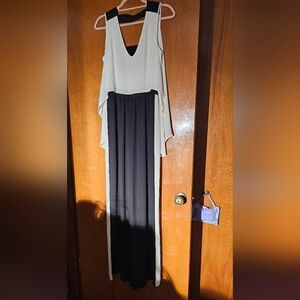 BCBG Maxazria women's Small Long flowy jumper